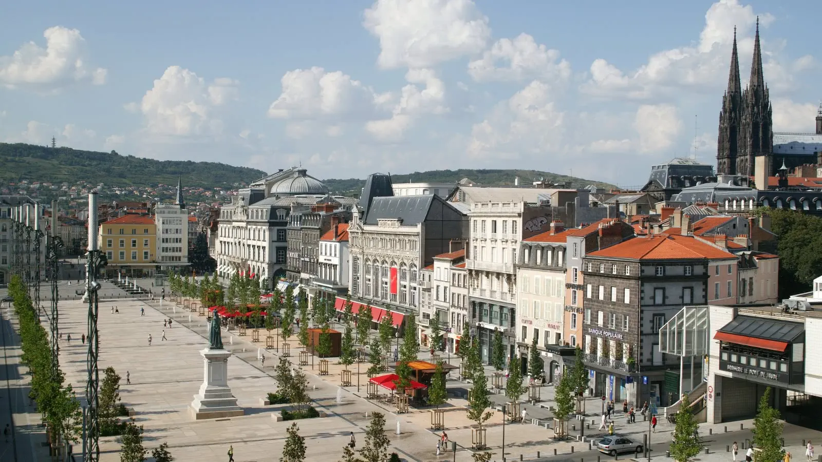 Eklo Hotels - Clermont-Ferrand - Destination - Place de jaude & the historic city centre
