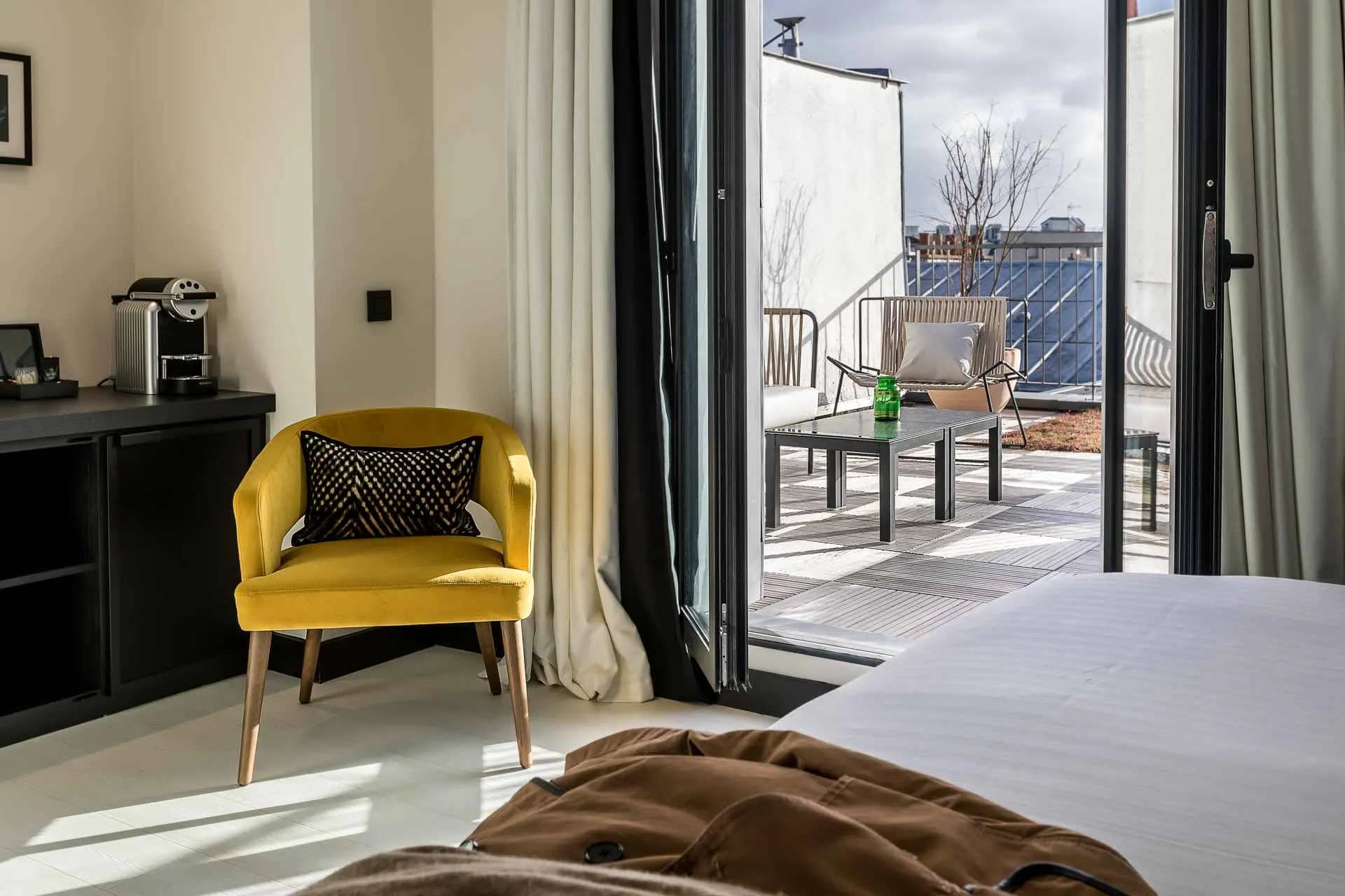 ROMANTIC LOFT ROOM WITH ROOFTOP VIEWS