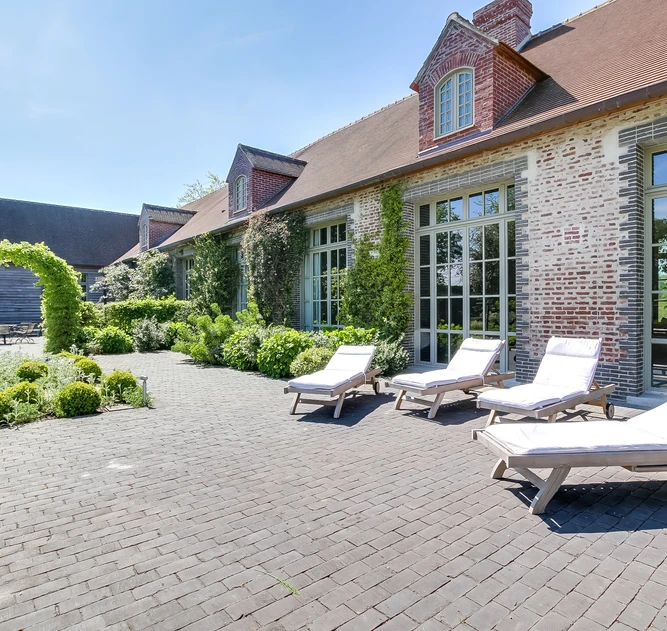 Le Manoir Saint- Laurent - Terrasses autour de la villa