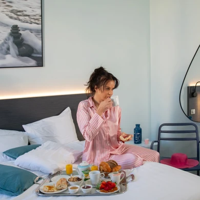 Hôtel Alba Nice - Petit-déjeuner en chambre - Hôtel 4 étoiles