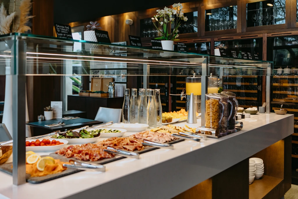 Pequeno-almoço buffet ©Agence Webcom