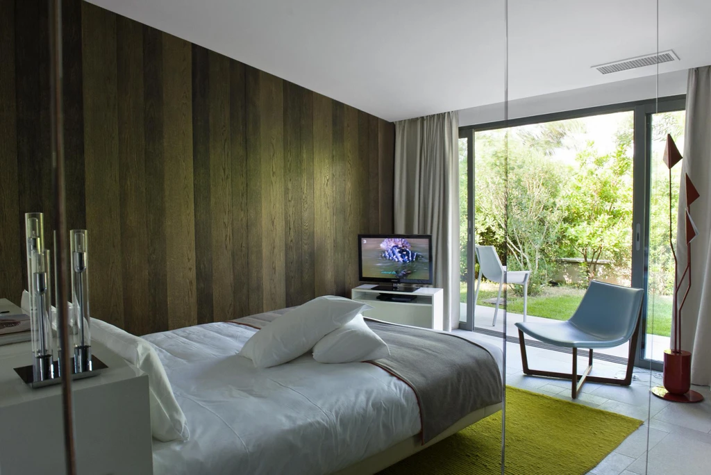 Quarto da villa 3 ©Anthony Lanneretonne