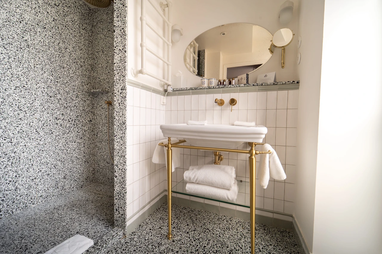 Hotel Monte Cristo - Boudoir Room - Balcony with View of Paris