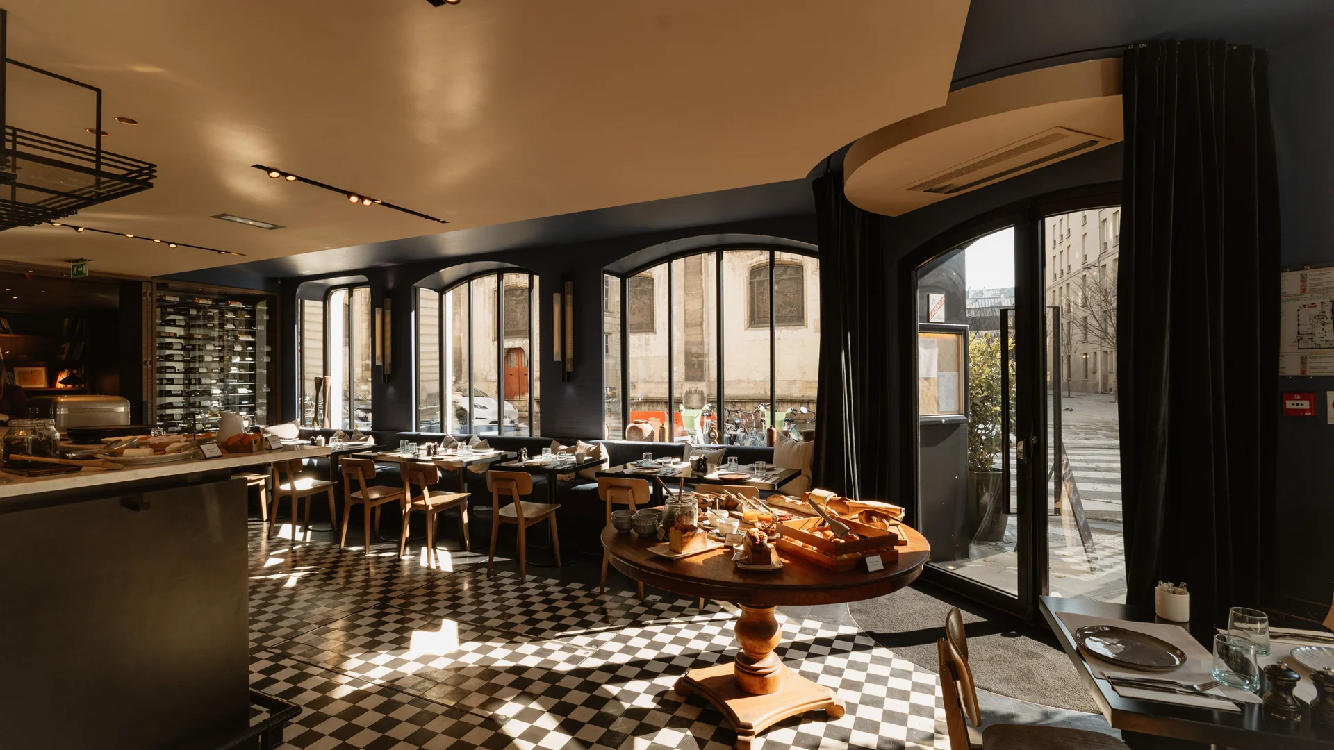 Hotel De Nell - Restaurant & Bar in Paris