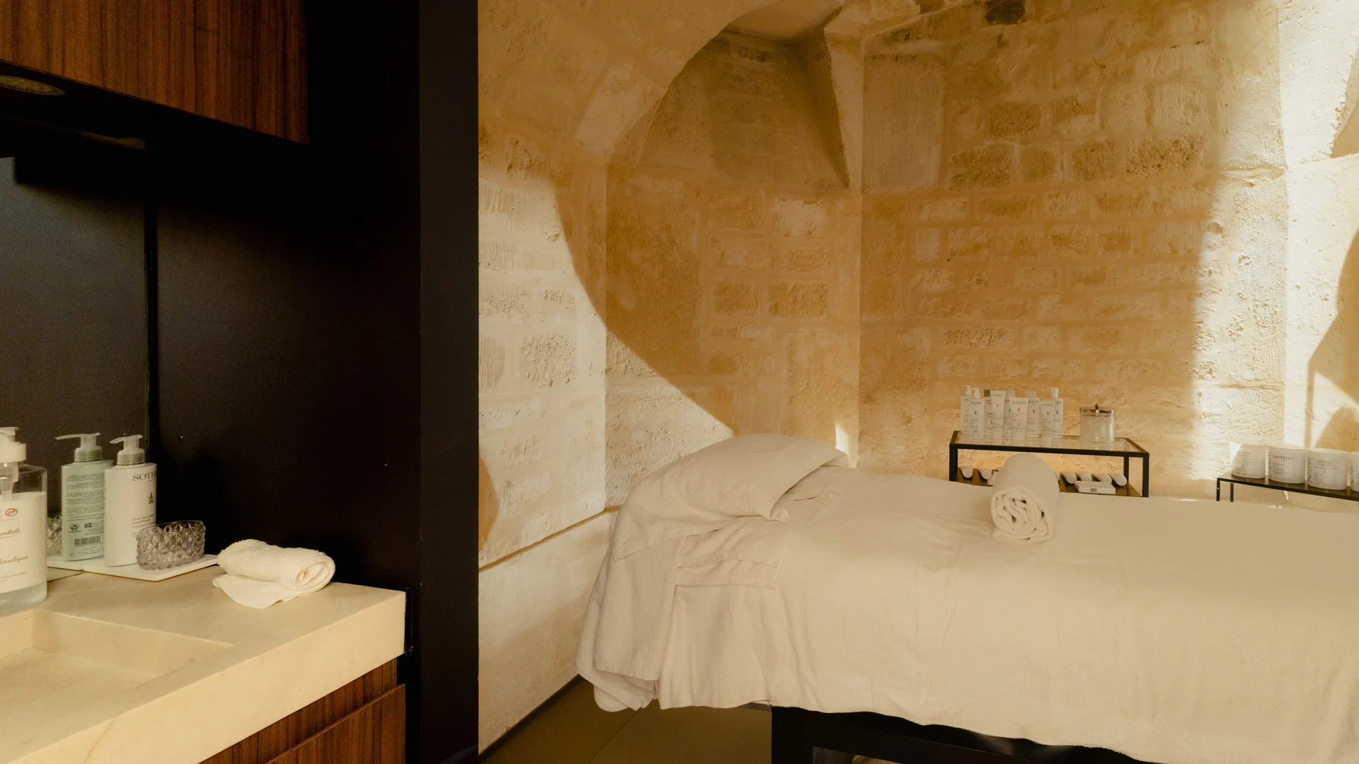 Hotel De Nell - Massages & Treatments in Paris Right Bank