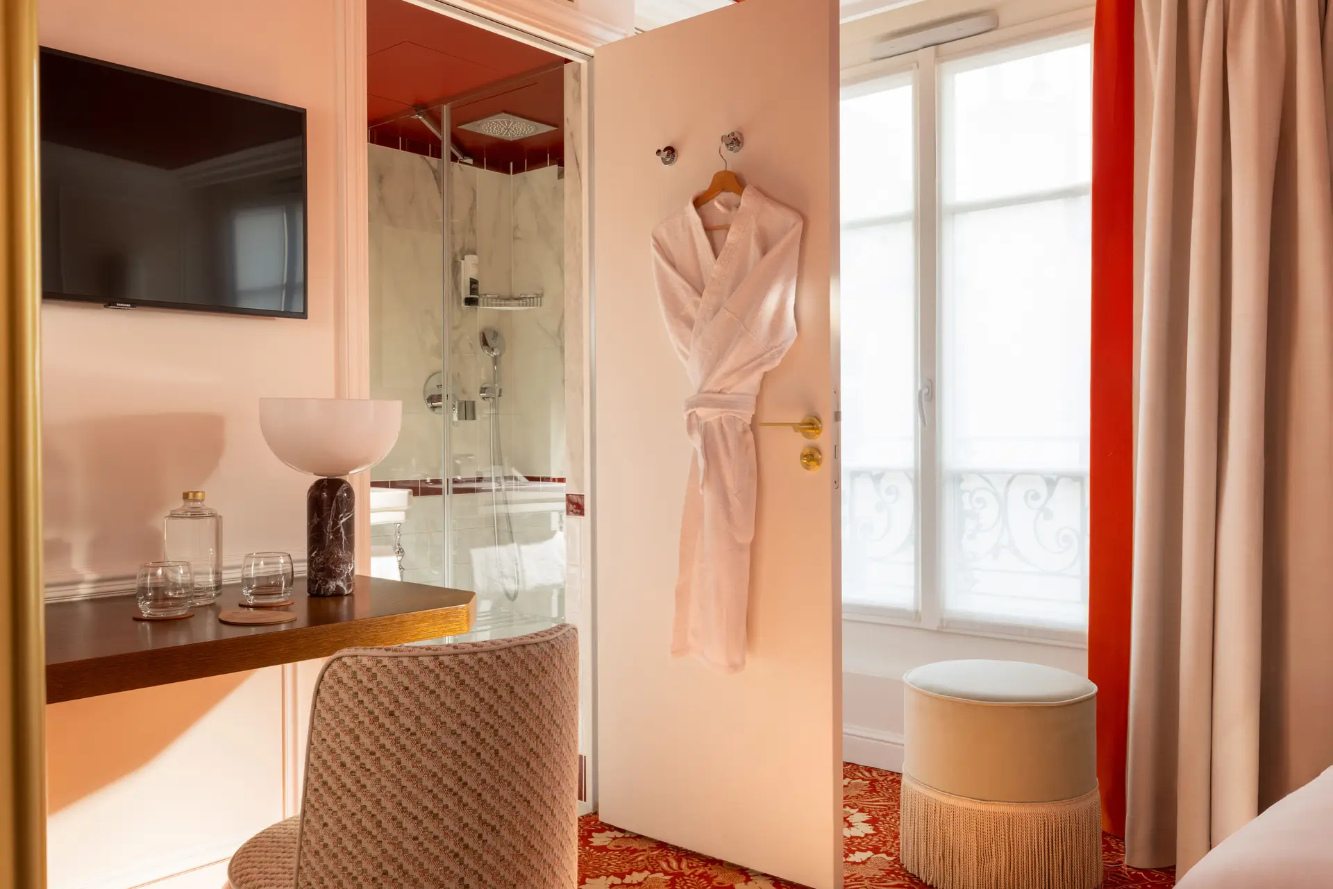 DELUXE ROOM