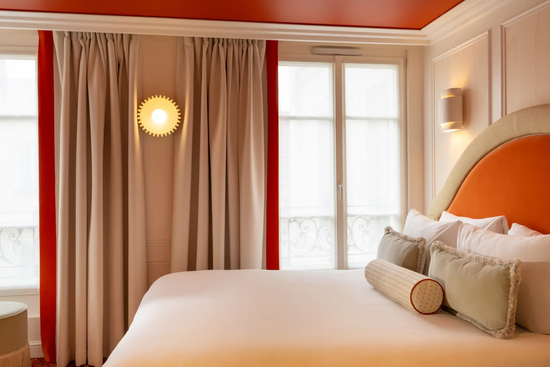 CONNECTING ROOM
