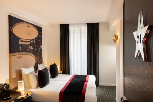 Hotel of the Golden Triangle - Comfortable rooms in Paris