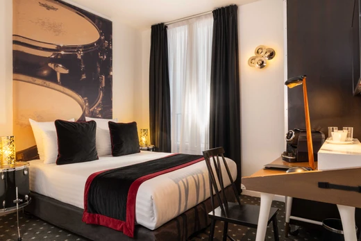 Hotel Golden Triangle - Comfortable Rooms in Paris