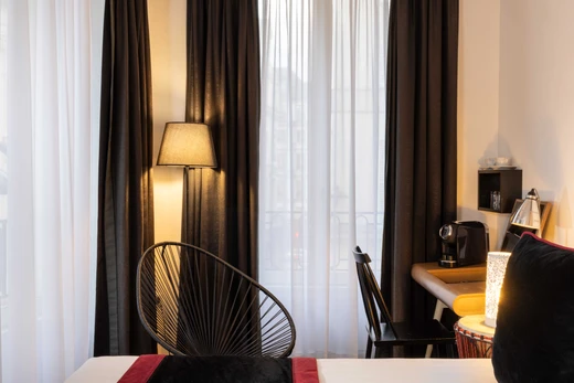 Hotel of the Golden Triangle - Comfortable rooms in Paris
