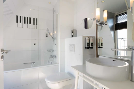 Hotel Golden Triangle - Comfortable rooms in Paris