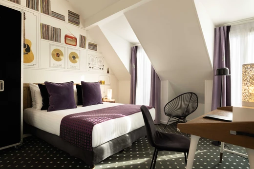 Hotel of the Golden Triangle - Comfortable rooms in Paris