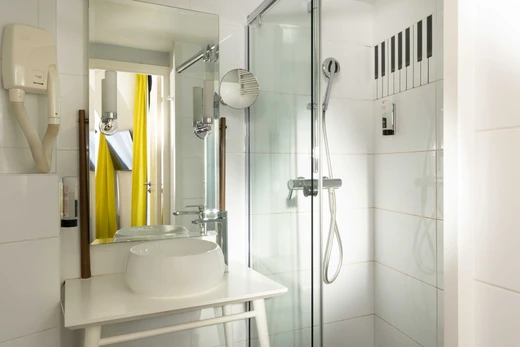 Hotel of the Golden Triangle - Comfortable rooms in Paris