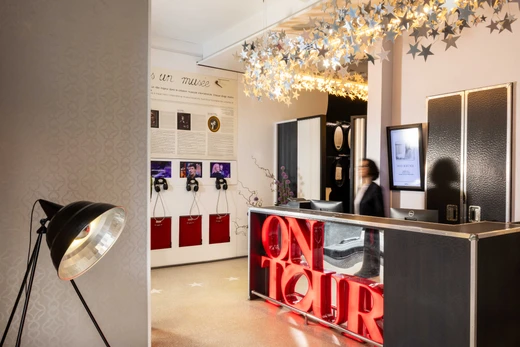 Hôtel du Triangle d'Or - Personalized welcome - 4-star hotel Paris