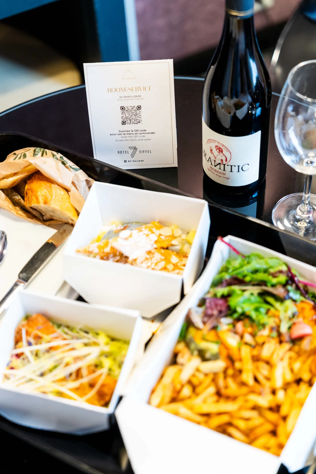 Hôtel 7 Eiffel - Dining