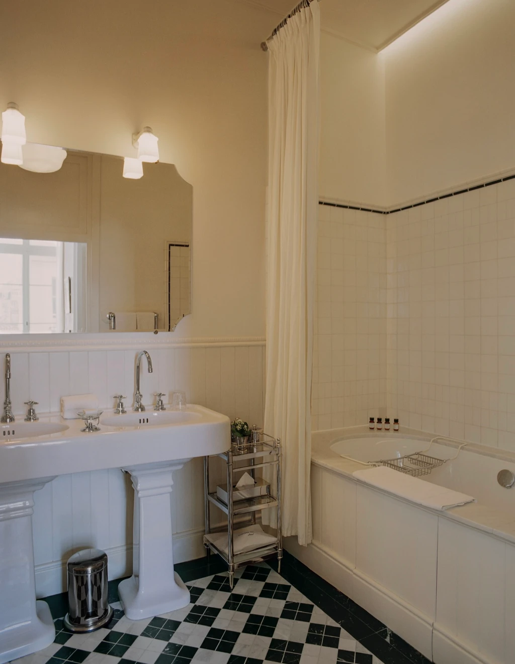 Château Voltaire - Deluxe Room