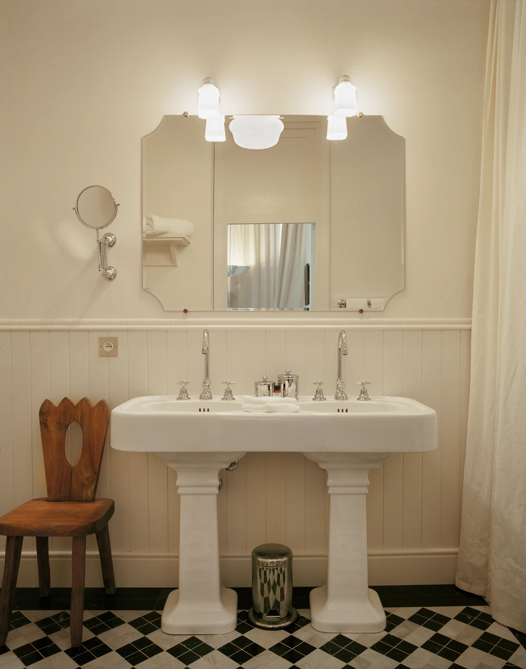 Château Voltaire - Deluxe Room