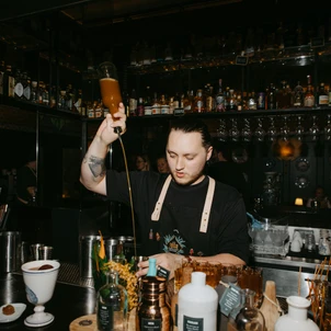 Ultimate Content - Client - Bar 1802, Paris