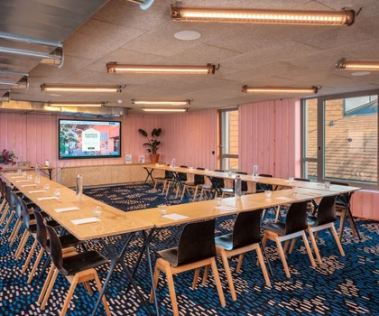 Eklo Hotels - Bordeaux - Groups & Privatisations - Pink lover