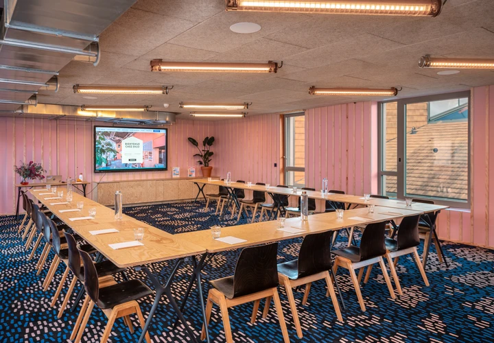 Eklo Hotels - Bordeaux - Groups & Privatisations - Pink Lover